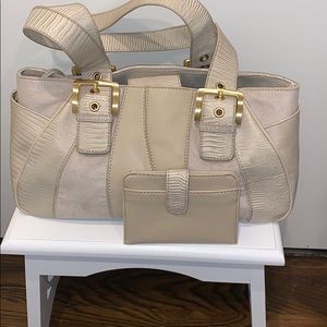 Nine West beige hand back